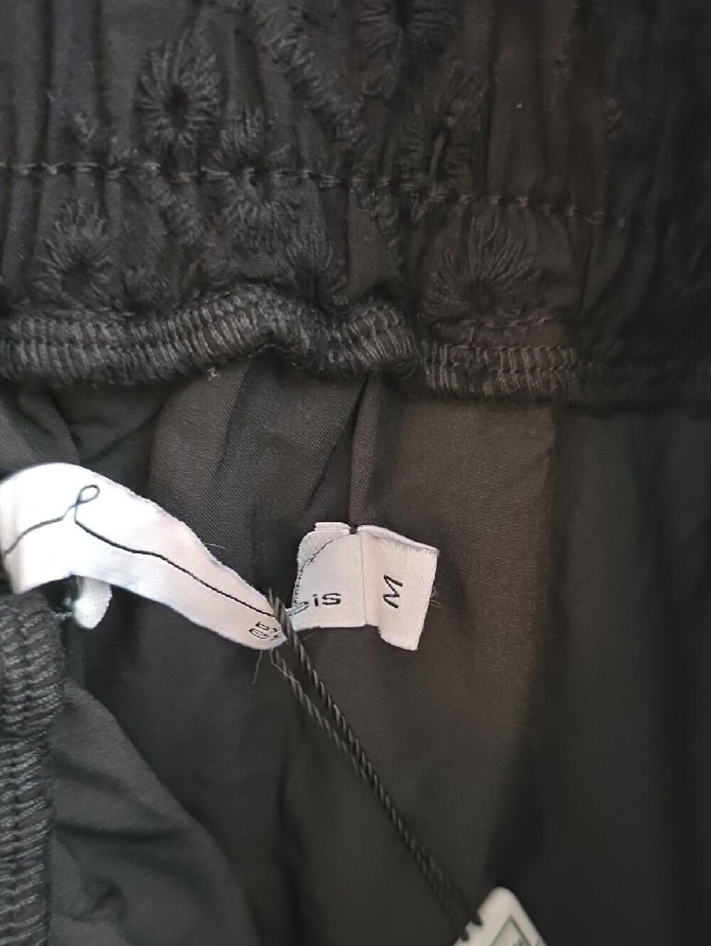 Women’s Black Eyelet Tiered Skirt. Size Medium - Picture 3 of 9
